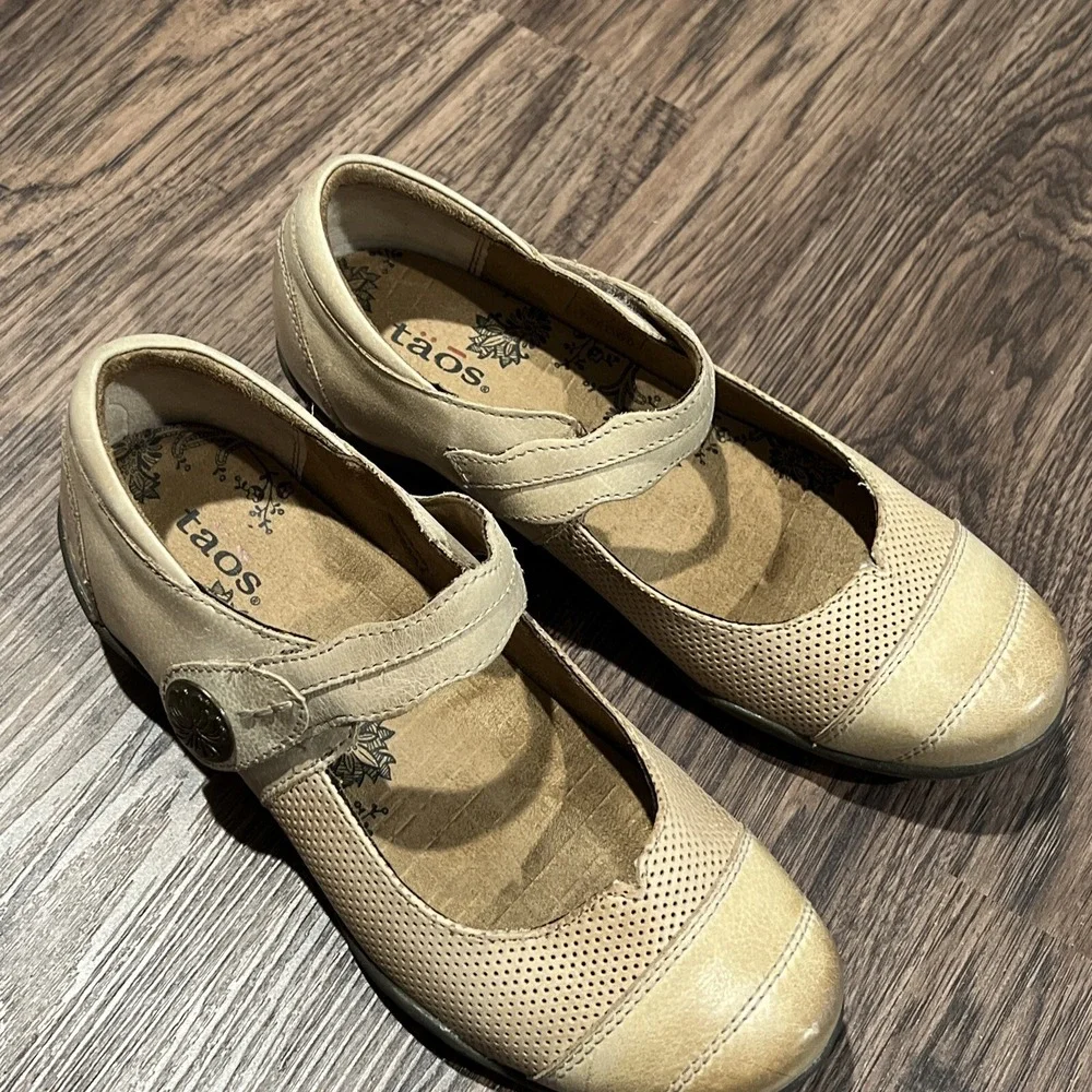 Taos Shoes Womens Bravo Casual Slip On Mary Jane Cream Leather Low Top Size 6